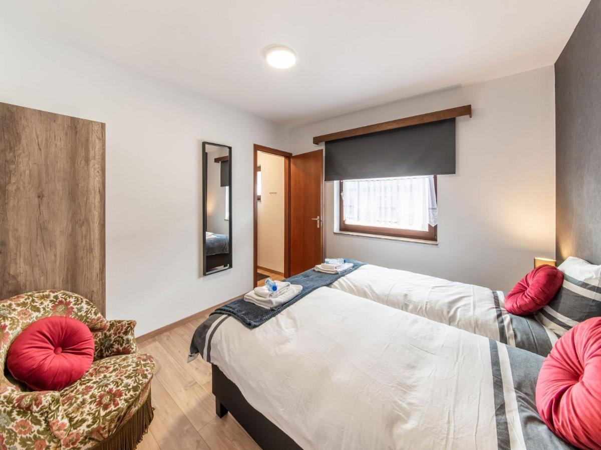 Beautiful Apartment For 7 Adults In マルメディ エクステリア 写真